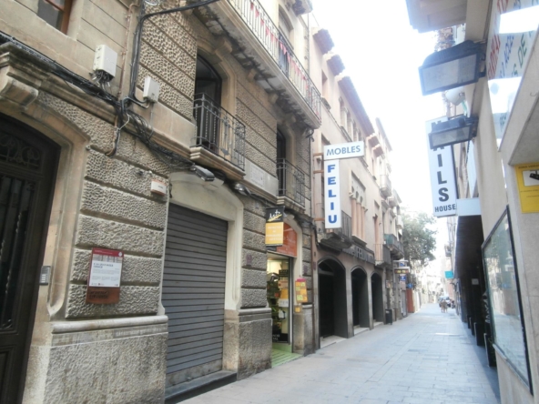 Ref. 4675 - Local con dos escaparates en alquiler en pleno centro de Vilafranca