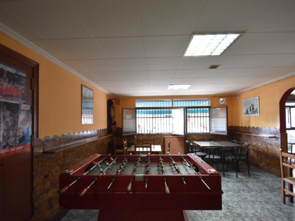 Ref. 03-22499/1098 - Es lloga bar restaurant amb petit traspàs