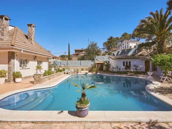 Ref. 56-V00155-SGRG1/5106 - Your private oasis in the heart of Montflorit!