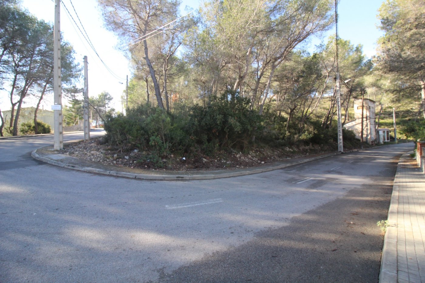 Ref. 07-SESV0138/1088 - Corner plot with a slight slope 10 minutes from Sitges