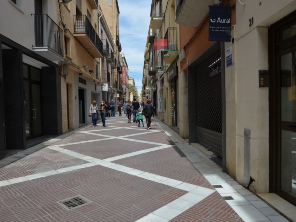 Ref. 03-22497/1098 - Local comercial de lloguer apte per a qualsevol tipus de negoci