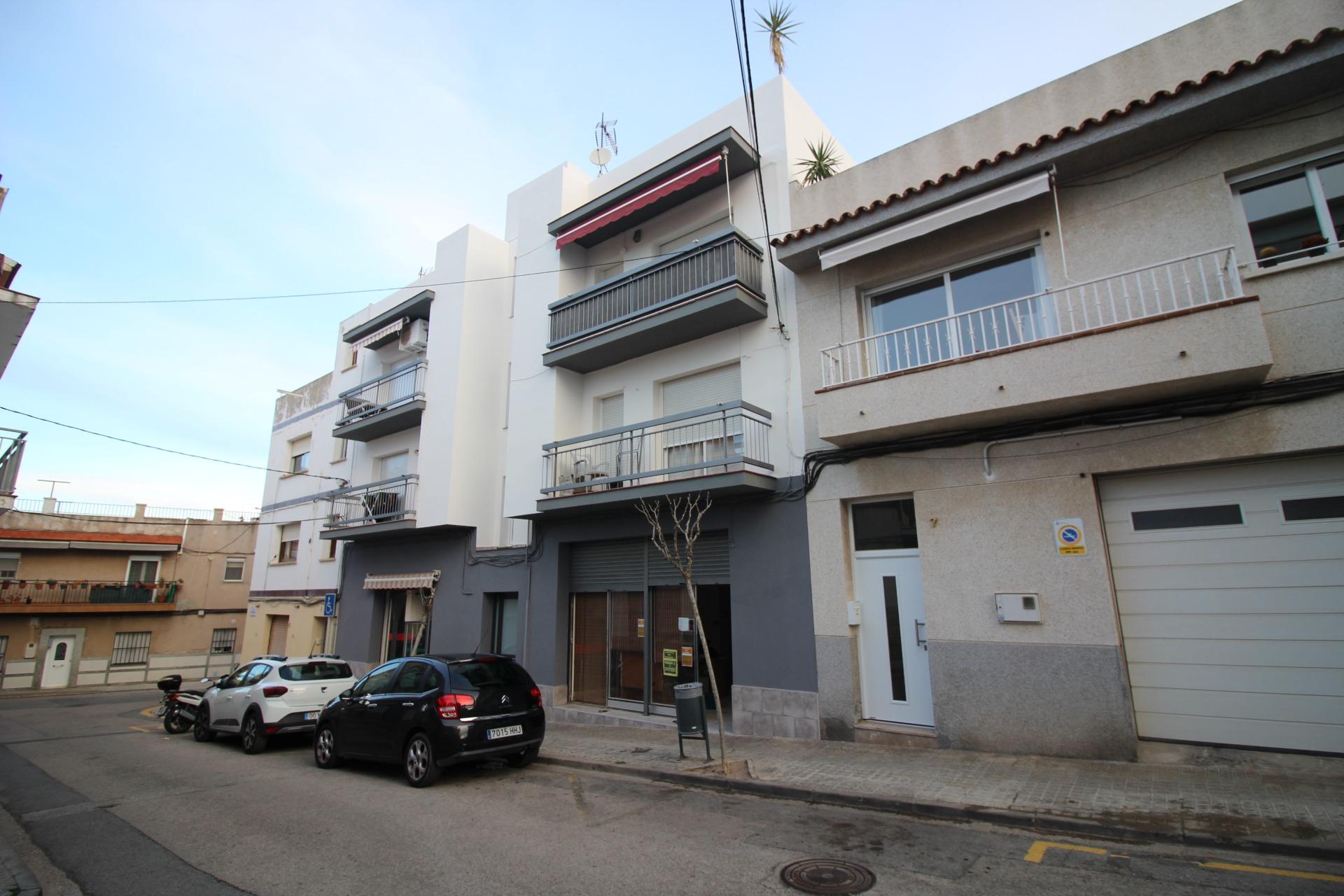 Ref. 07-SELV0184/1088 - Commercial Premises 250 m from Les Roquetes Town Hall