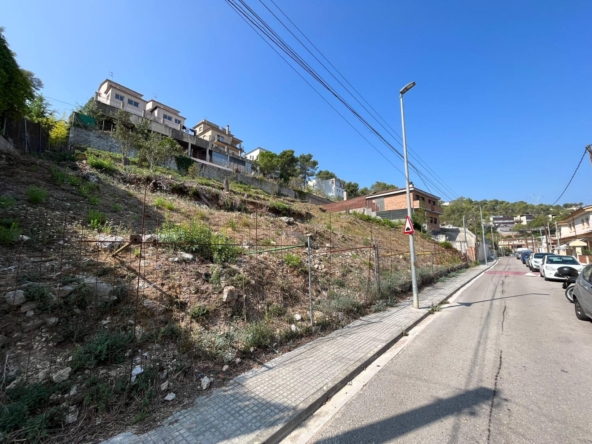 Ref. 05-6721/1086 - Terreny urbà a Canyelles, urbanització Califòrnia