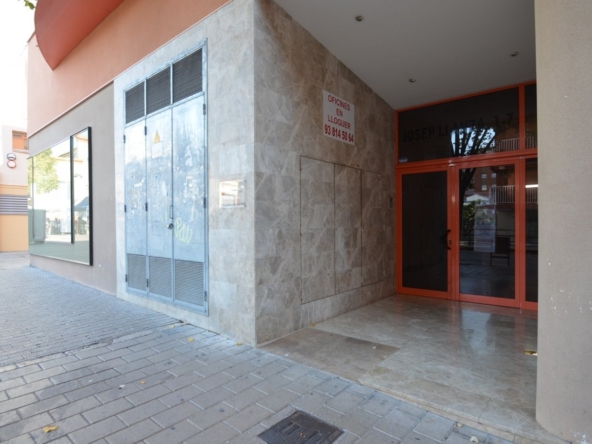 Ref. 03-22435/1098 - Rental offices in front of the Mercat Municipal de Vilanova