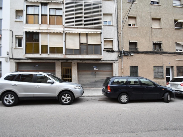 Ref. 03-22496/1098 - Es lloga local comercial de 148m²