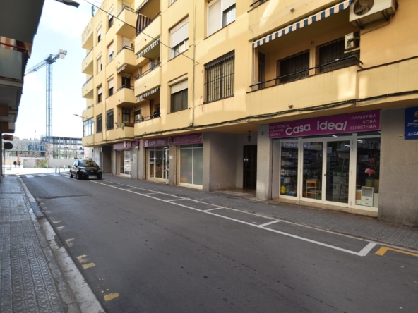 Ref. 03-22231/1098 - Commercial premises for sale with tenant IDEAL INVESTORS