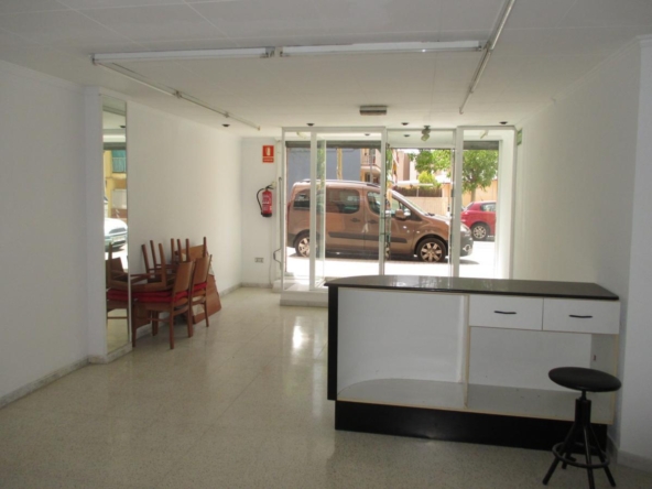 Ref. 10-2758/1118 - OFICINA EN VENDA DAVANT L'ESGLÉSIA SANT JOAN