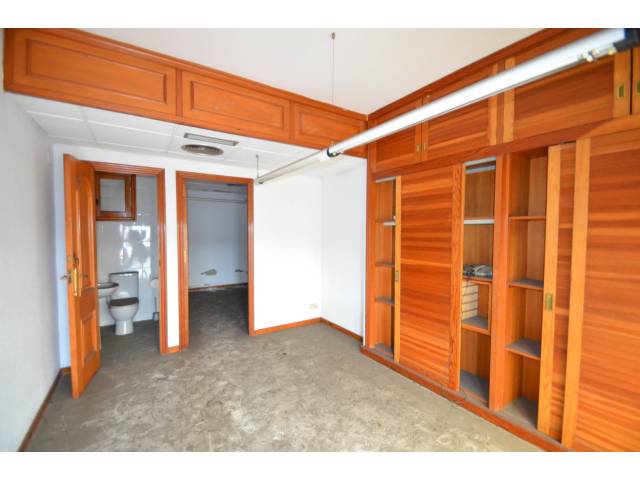 Ref. 03-22321/1098 - Local en venda