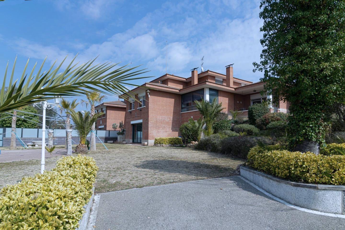 Ref. ER-0904/10972 - Mansion for sale in the middle of nature 30 min. from Barcelona