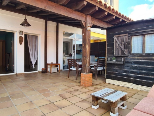 Ref. 22V522/5538 - ¡PISO CON GRAN TERRAZA EN LES ROQUETES!