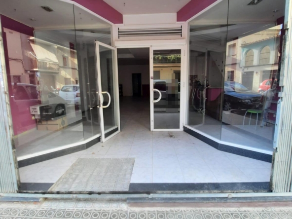 Ref. 03-5258/1098 - Double investment opportunity! Apartment and commercial premises for sale