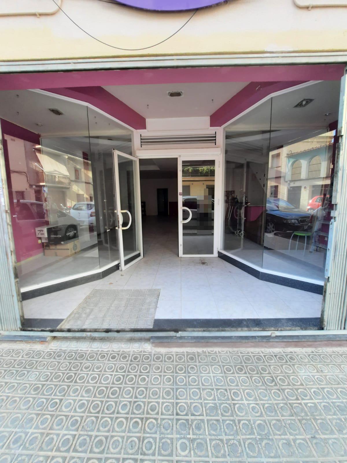 Ref. 03-5258/1098 - Doble oportunitat d'inversió! Pis i local comercial en venda