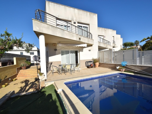 Ref. 03-11692/1098 - Casa en venta con piscina