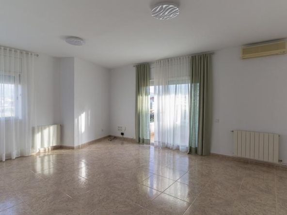 Ref. 30-111P400/1649 - Spacious penthouse with 4 bedrooms. Corner apartment with lots of natural light