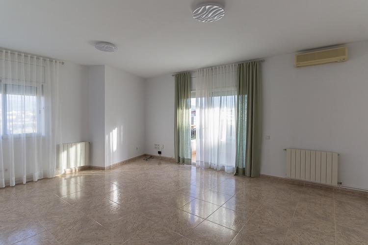 Ref. 30-111P400/1649 - Spacious penthouse with 4 bedrooms. Corner apartment with lots of natural light