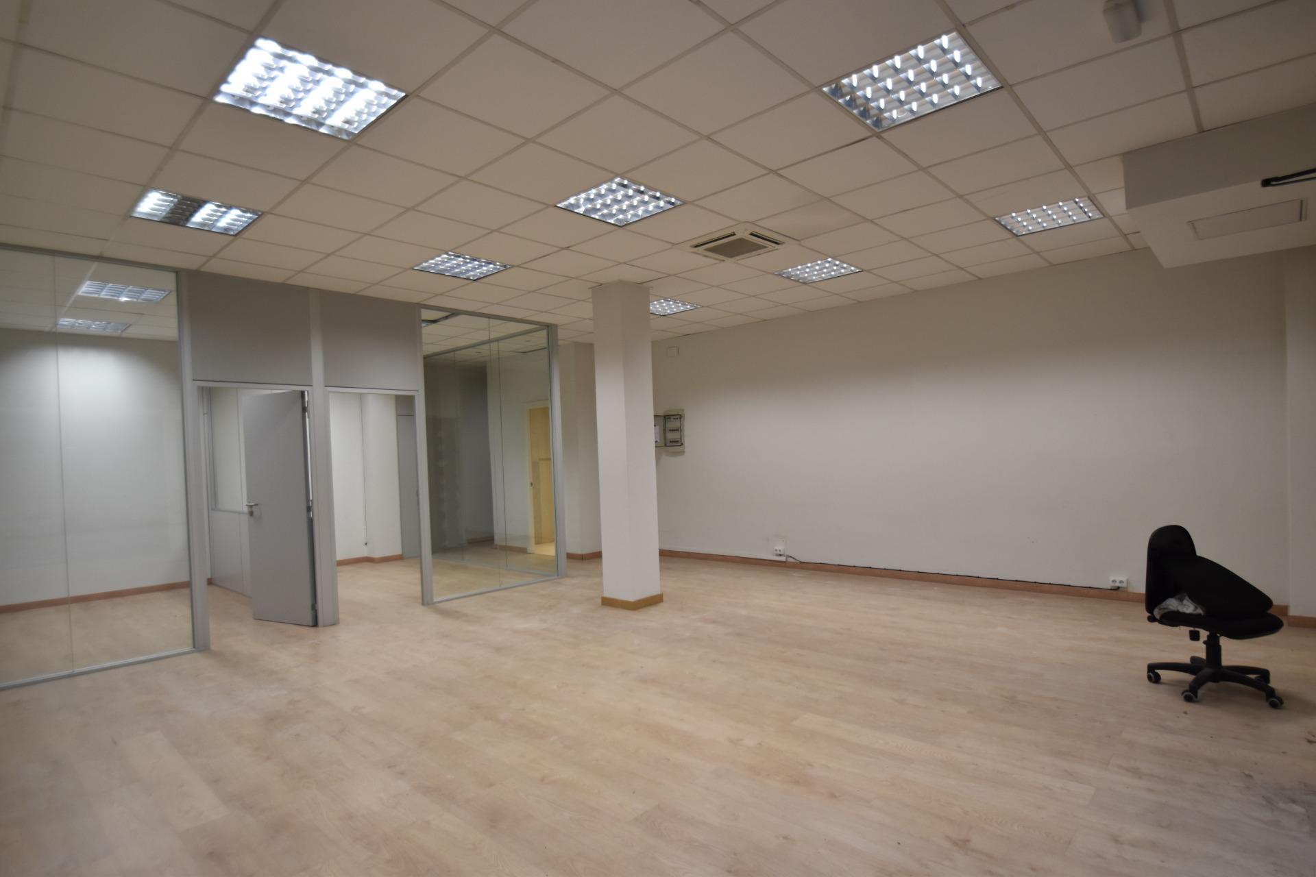 Ref. 03-21144/1098 - Commercial premises for rent