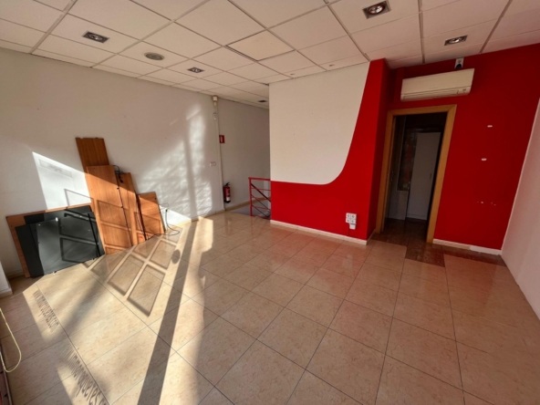 Ref. 05-285/1086 - Local comercial a la millor zona de les Roquetes, Sant Pere de Ribes.