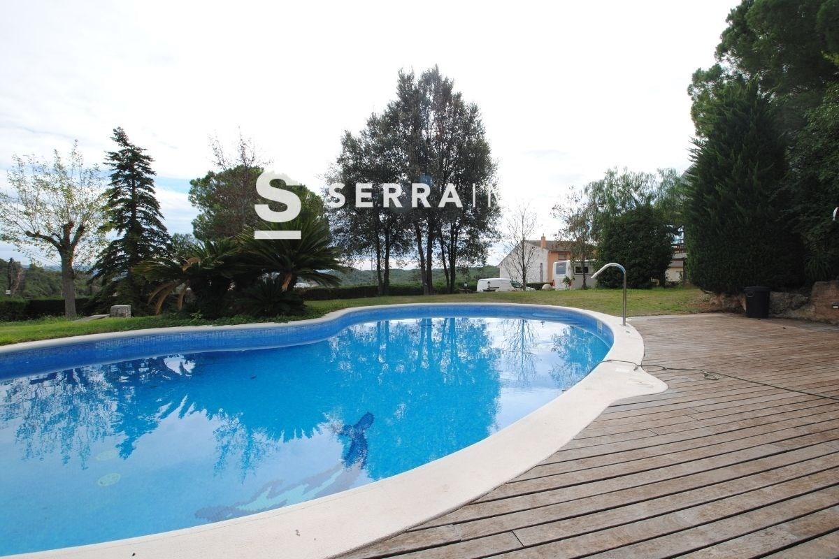 Ref. 6047 - Finca 917m2 amb piscina i terreny a Sant Quintí de Mediona