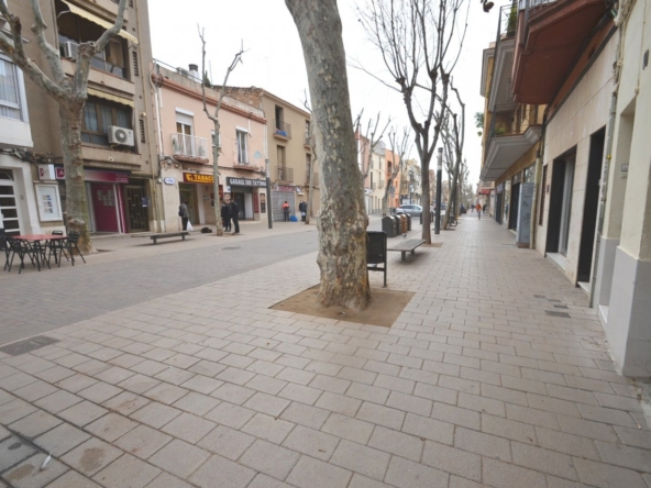 Ref. 03-22440/1098 - Commercial premises for rent